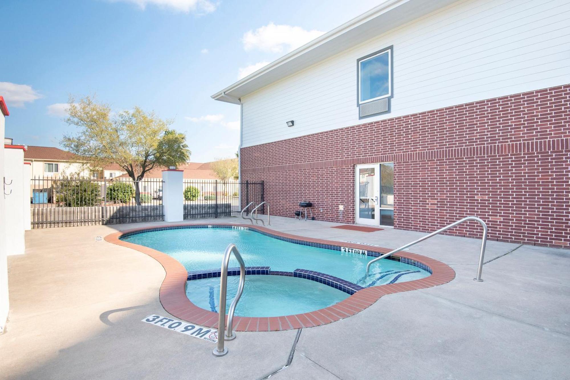 Oyo Townhouse Clute Lake Jackson 외부 사진