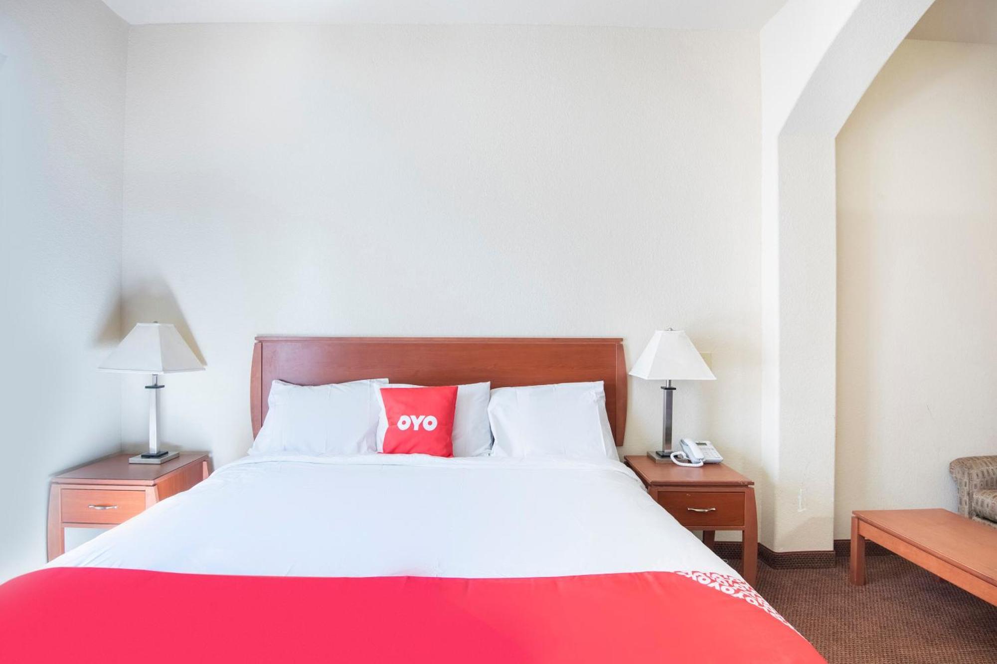 Oyo Townhouse Clute Lake Jackson 외부 사진