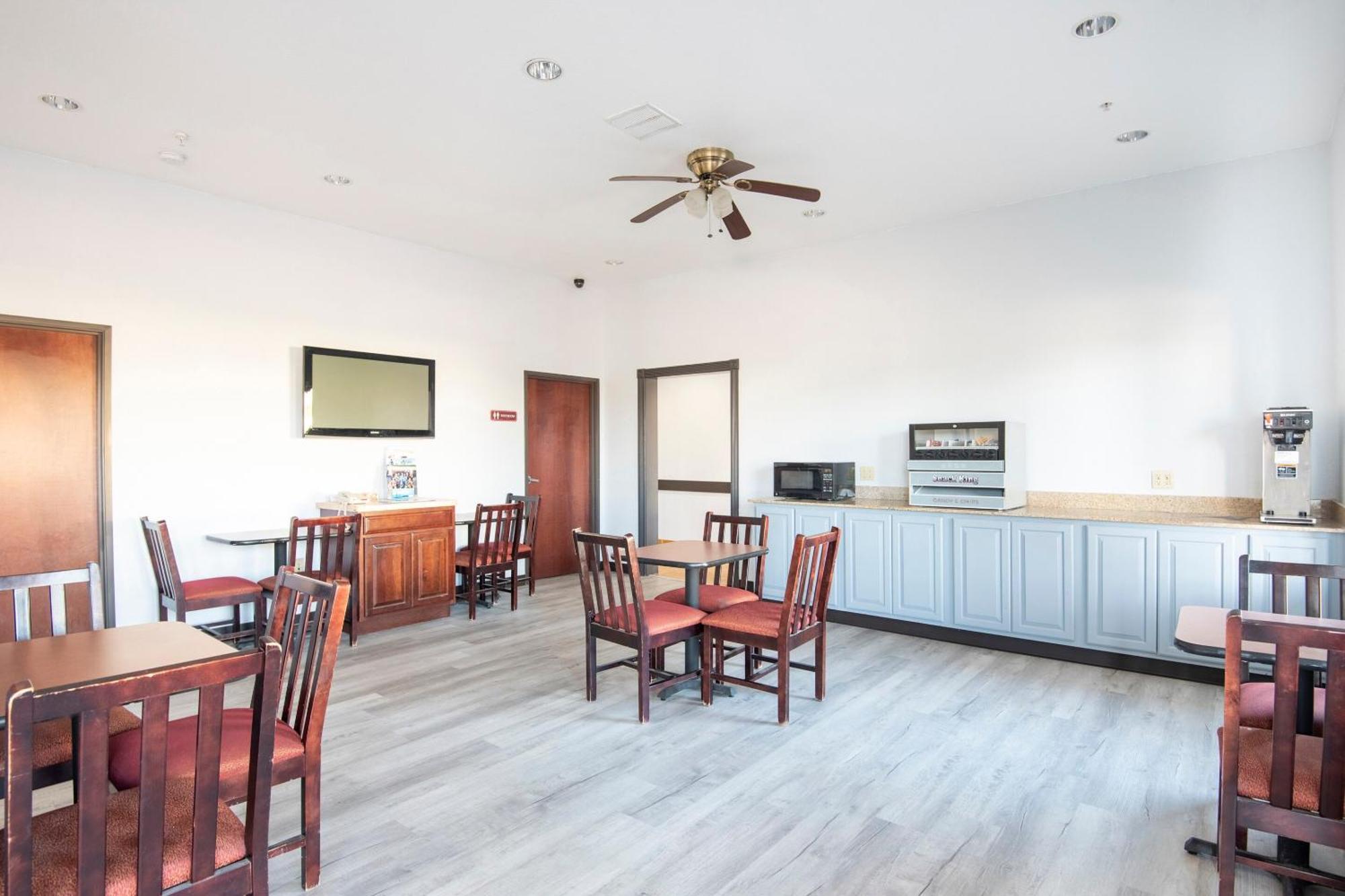 Oyo Townhouse Clute Lake Jackson 외부 사진
