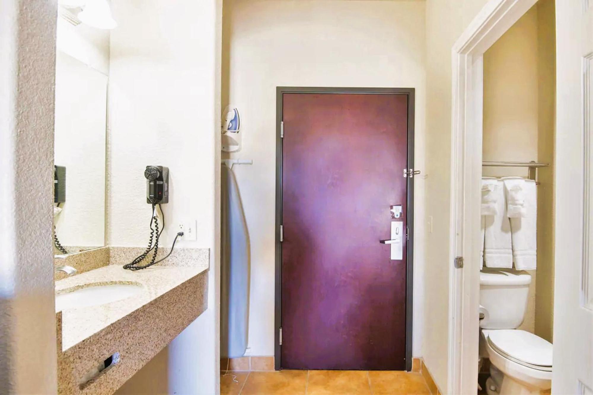 Oyo Townhouse Clute Lake Jackson 외부 사진