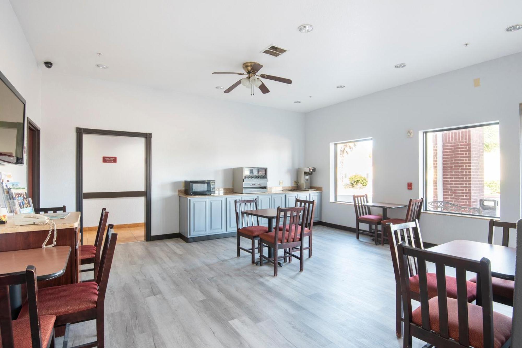 Oyo Townhouse Clute Lake Jackson 외부 사진